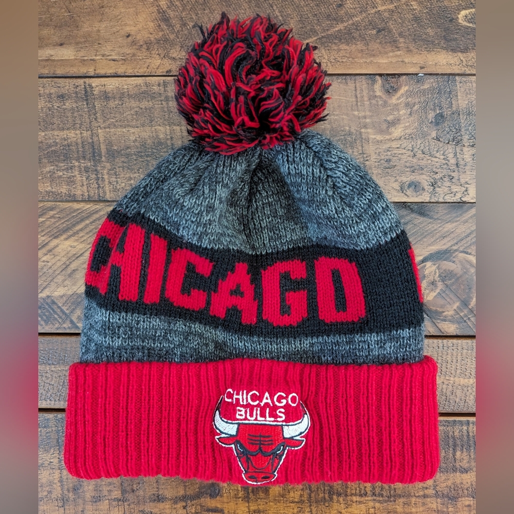 NBA Chicago Bulls Cuffed Beanie with Pom-Pom OSFM